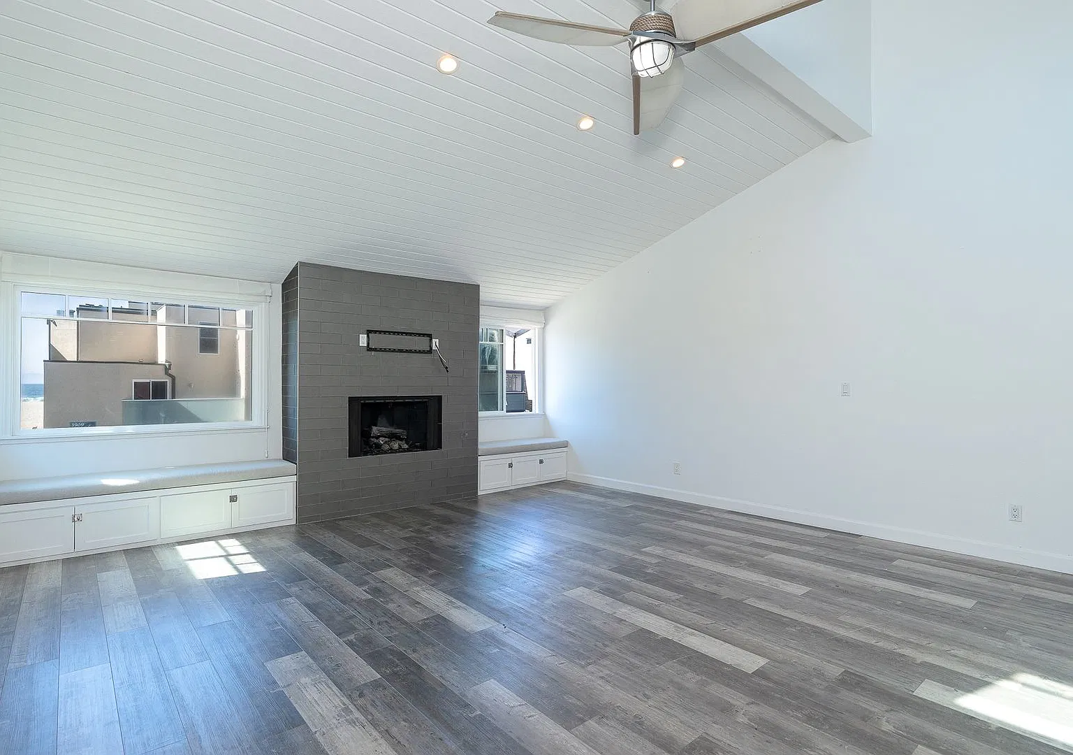4 Bedroom + 2 Bathroom Home | Hollywood Beach | Oxnard | Unfurnished — Photo 2