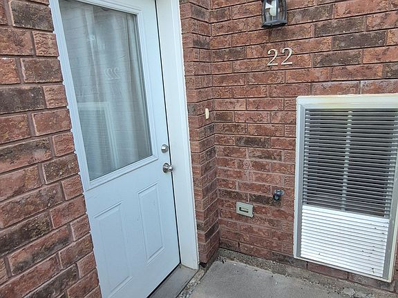 2nd image of 225 Riddell St #22