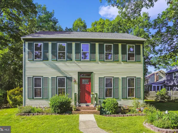 15496 Cliffview Dr, Dumfries, VA 22025