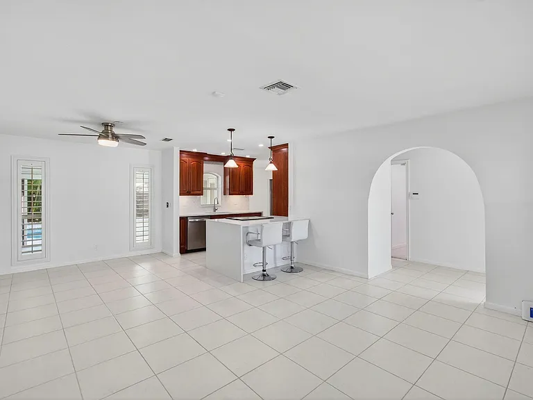 699 NW 16th Ave — Photo 5