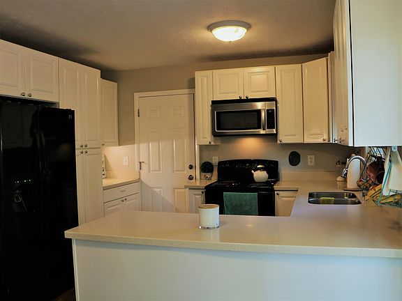 5th image of 248 Westwood Ave