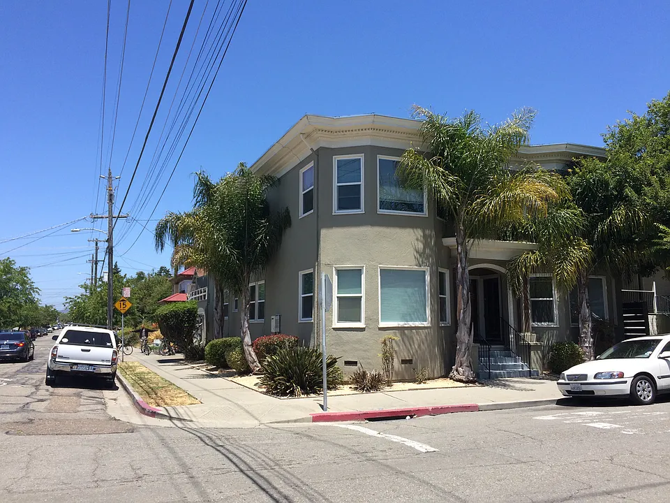 846 Aileen St