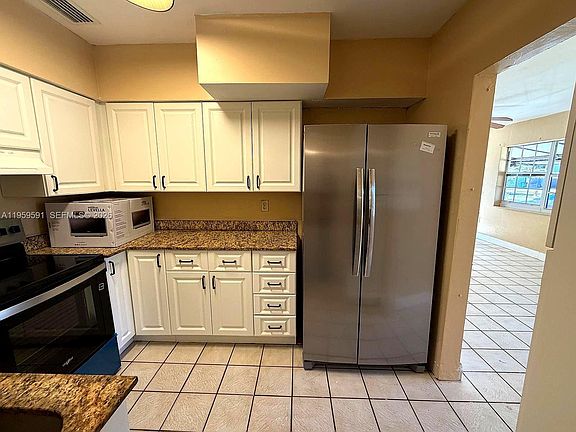 4th image of 14407 NE 5th Ave #14407