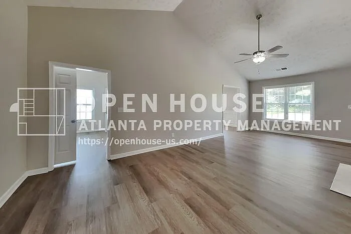 1096 Sham Pointe Dr — Photo 4