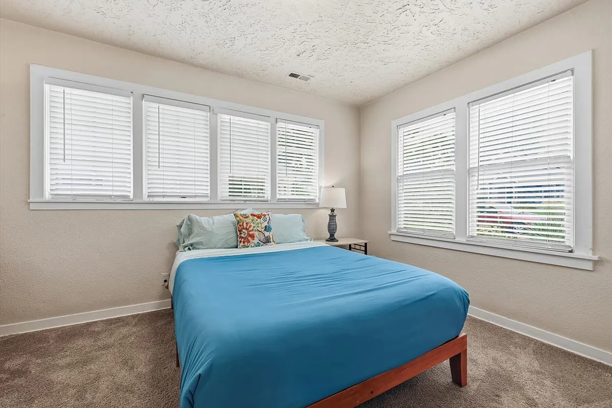 2 bed, 1120 sqft, $2,500 — Photo 3