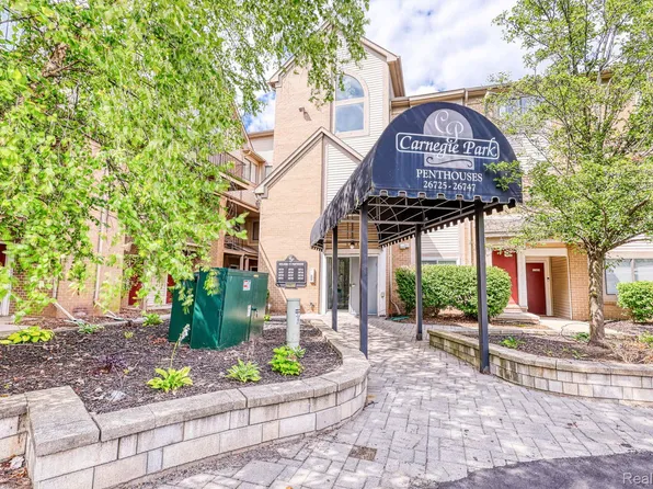 26729 W Carnegie Park Dr, Southfield, MI 48034