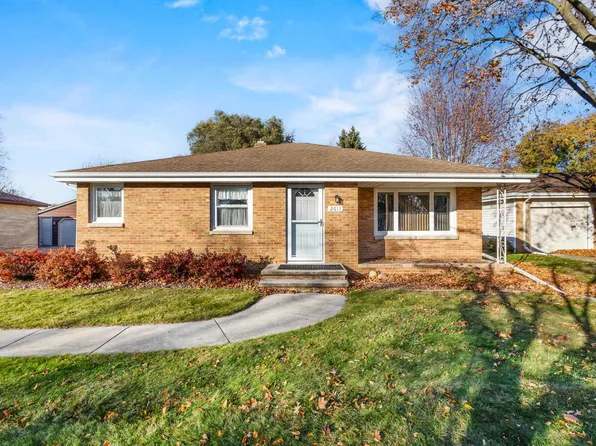 2011 Hillview Dr, Green Bay, WI 54302