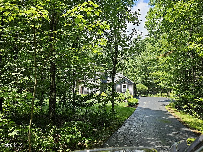 3rd image of 29 Barrington Drive