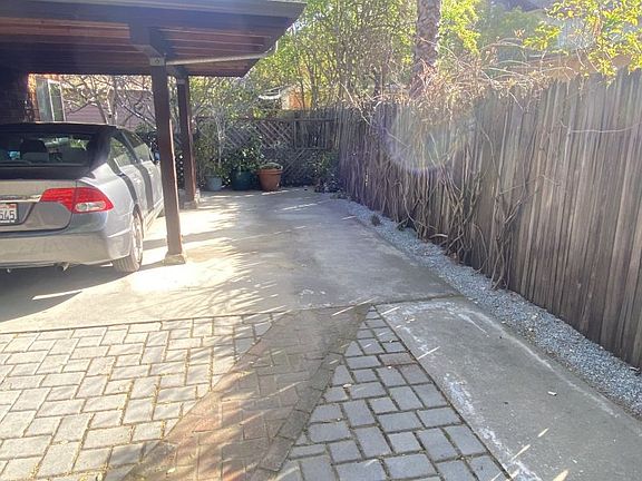 4th image of 945 Cowper St
