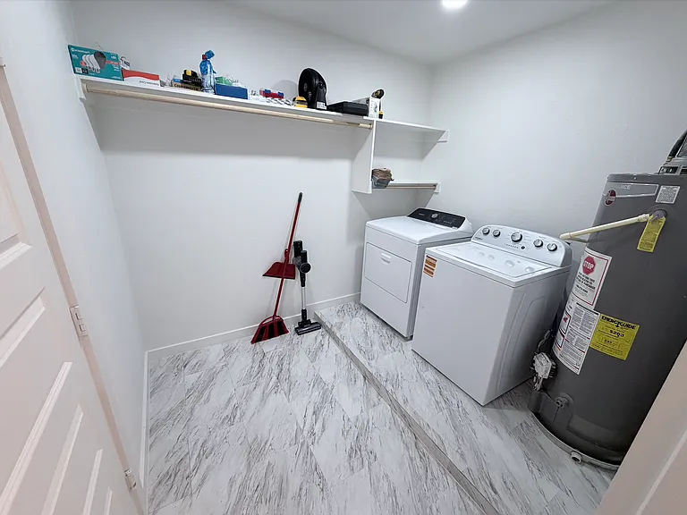 1409 Southmoor Dr — Photo 15