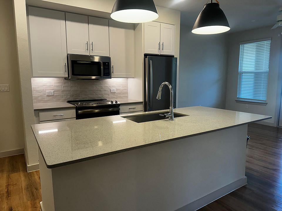 2nd image of 141 Larkspur Park Blvd
