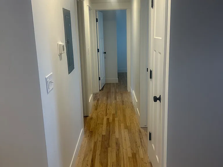 431 W Clark St — Photo 6