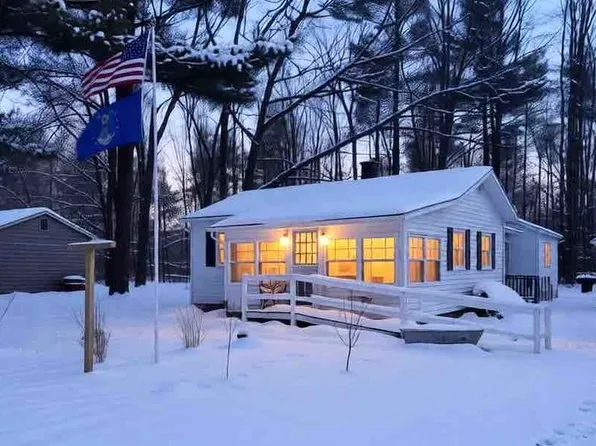 78 W John St, Newaygo, MI 49337