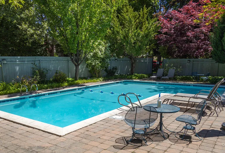 E Strawberry Ln — Photo 1