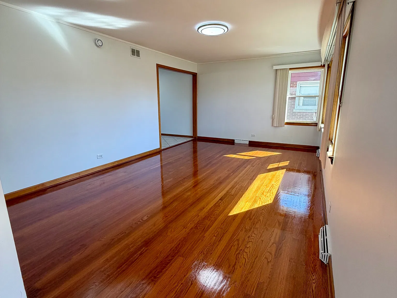 2 bed, 969 sqft, $1,850 — Photo 2