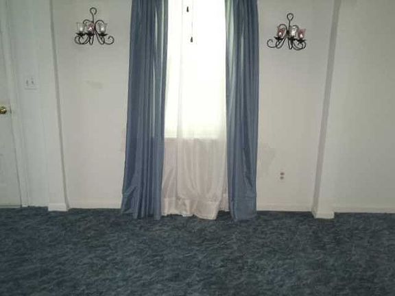 4th image of 4914 Evergreen Dr