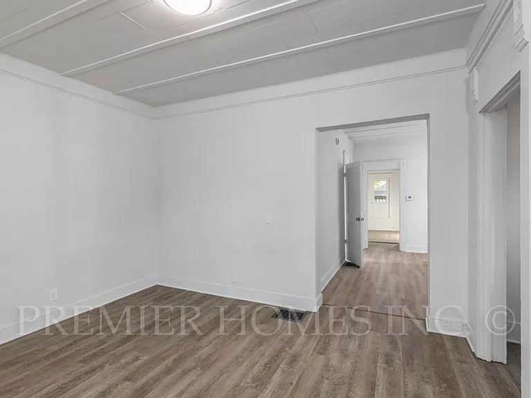 2327 6th St SW — Photo 3