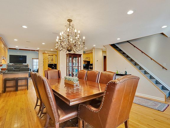4th image of 22 Townsend Pl