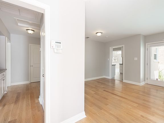 4th image of 2850 Mansfield Dr