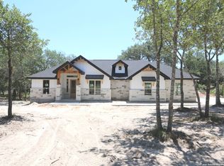 423 Meadowgrove Ln, Adkins, TX 78101