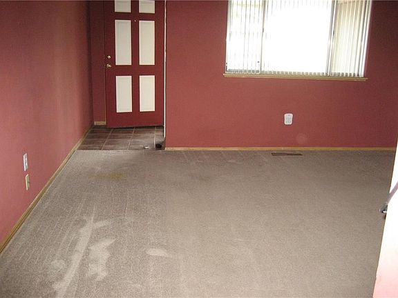 Nice tiled entry welcomes you to your lovely new home.  Come on in.