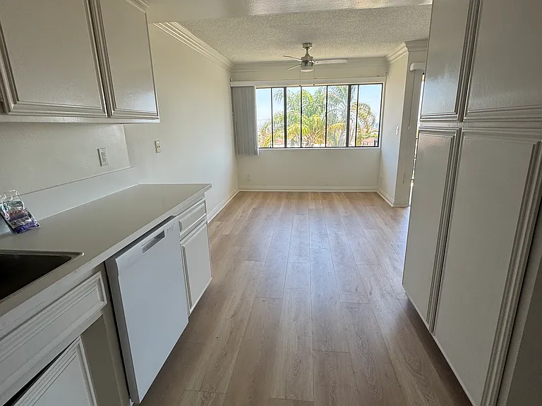 1110 W 10th St #305 — Photo 13