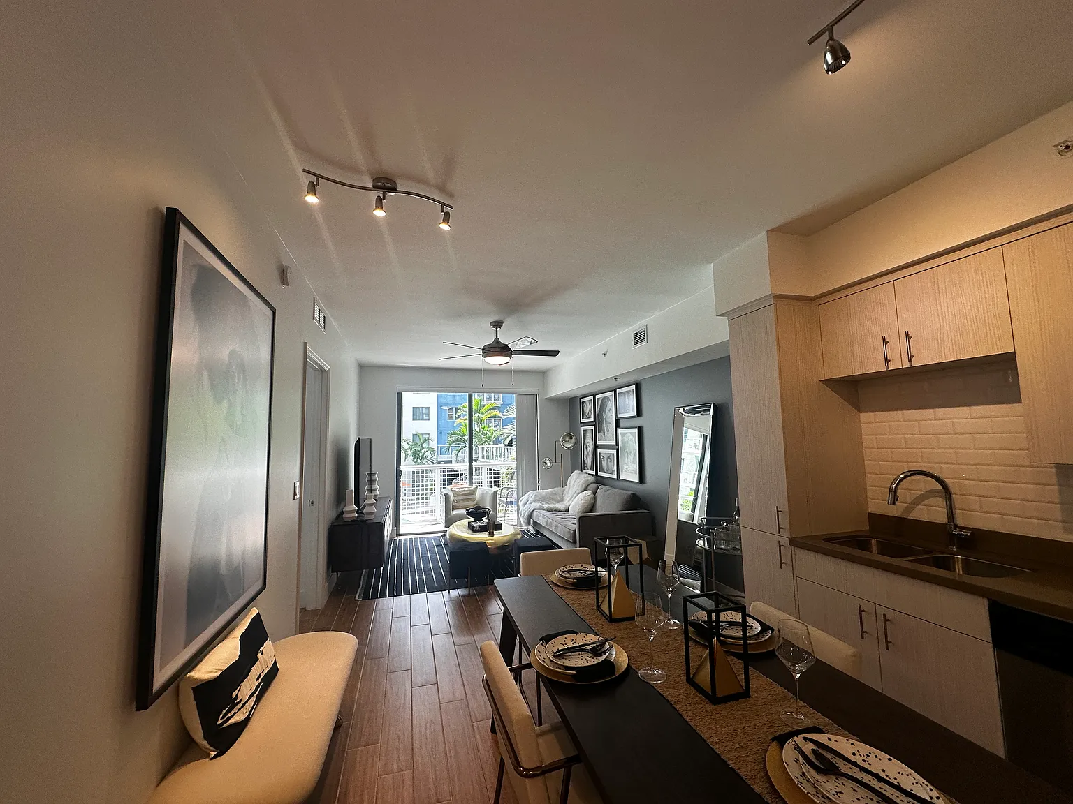 1 bed, 712 sqft, $2,100 — Photo 3