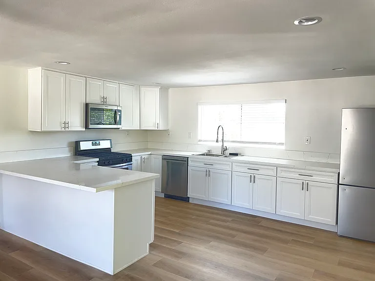 533 Mar Vista Dr — Photo 14