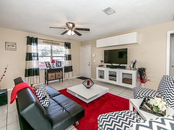 4th image of 332 Hawaii Woods Ct