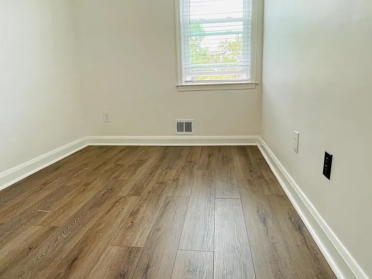 5015 Wilkens Ave — Photo 10