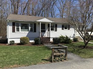 11 Batten St, Webster, MA 01570