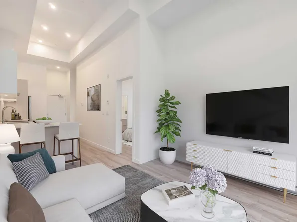 10829 140th St #107, Surrey, BC V3R 0H4