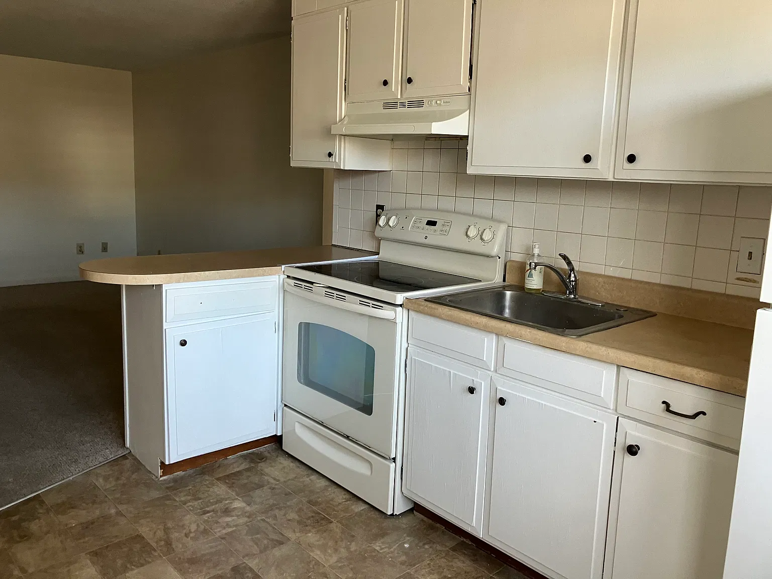 2 bed, 670 sqft, $1,850 — Photo 2