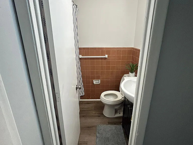 206 E Ayre St #8 — Photo 5