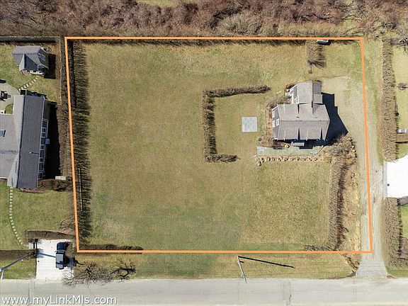 3rd image of 100 Baxter Rd