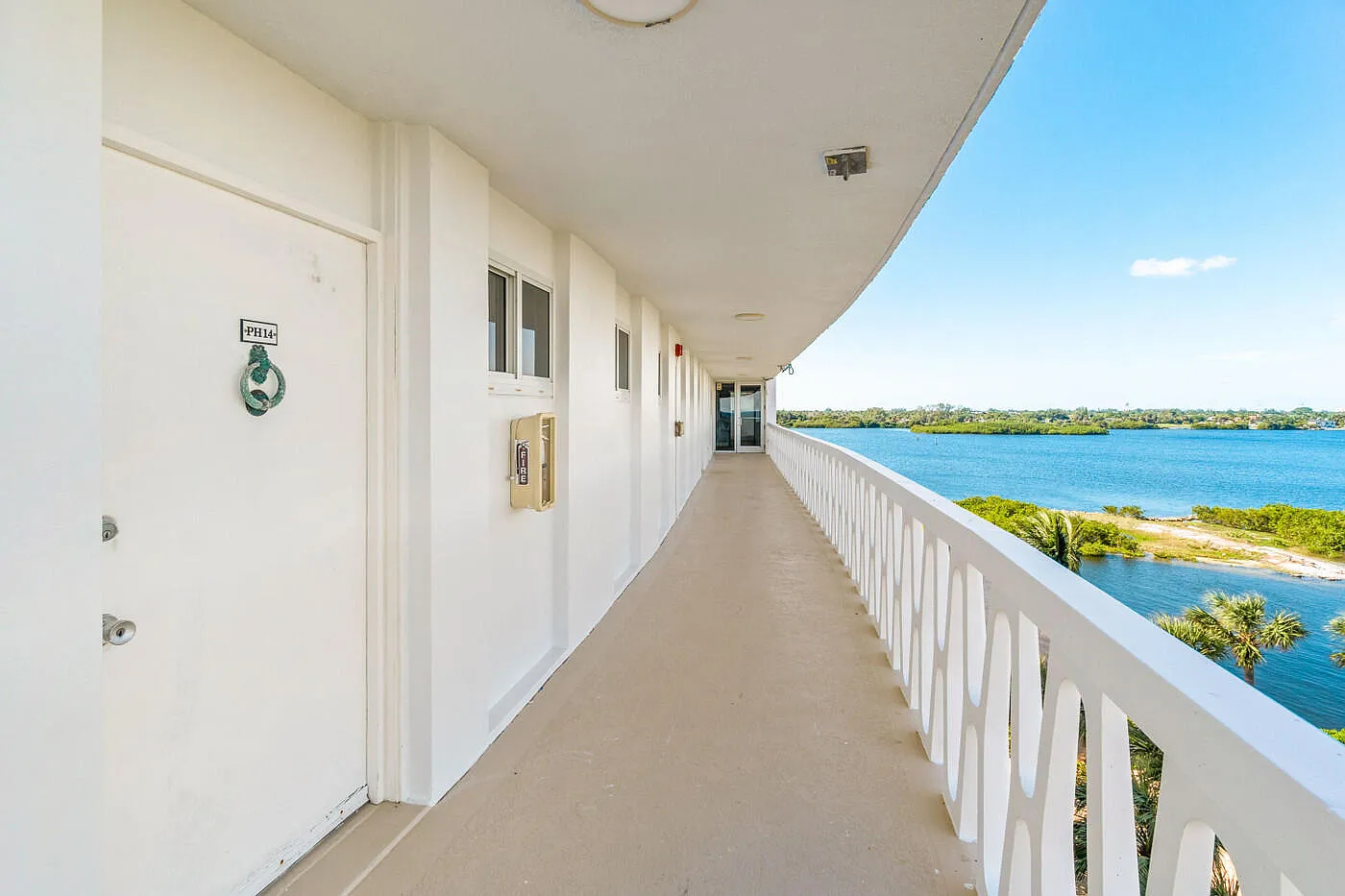 2 bed, 2.0 bath, 1116 sqft, $9,500 — Photo 3