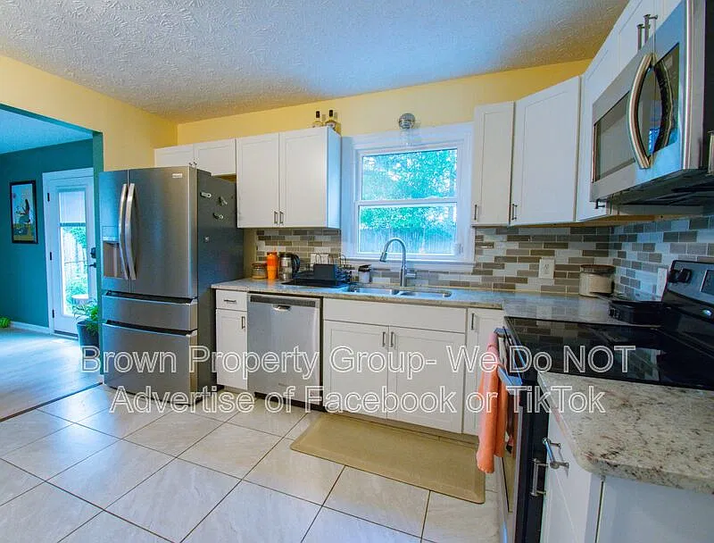 3 bed, 2.5 bath, 1618 sqft, $1,800 — Photo 4