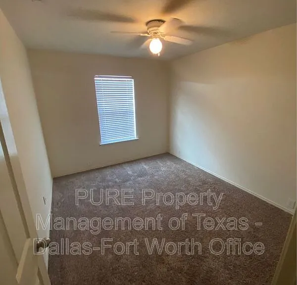 2734 Hyde Park Dr — Photo 10