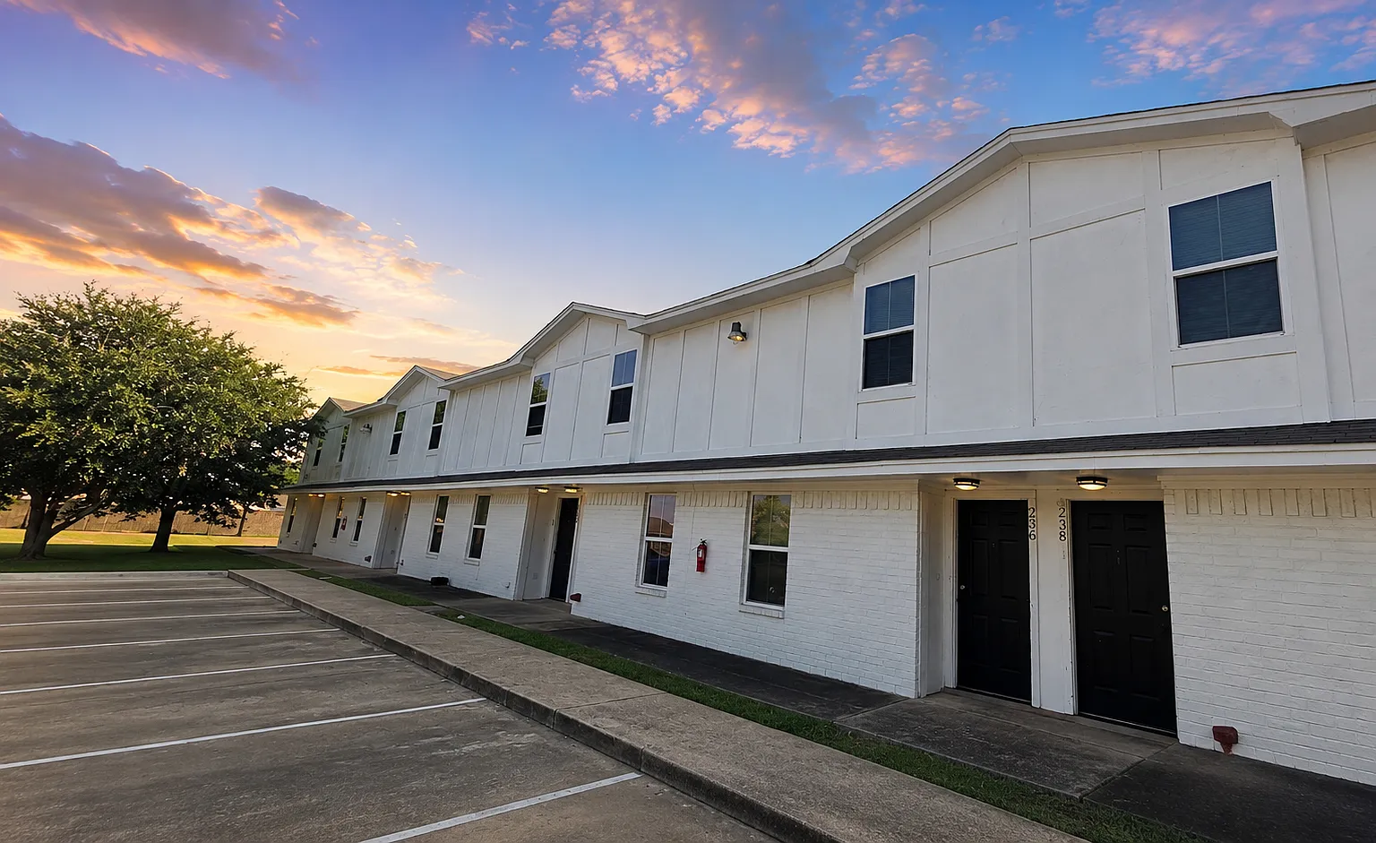 2 bed, 1.5 bath, 1155 sqft, $1,350 — Photo 1