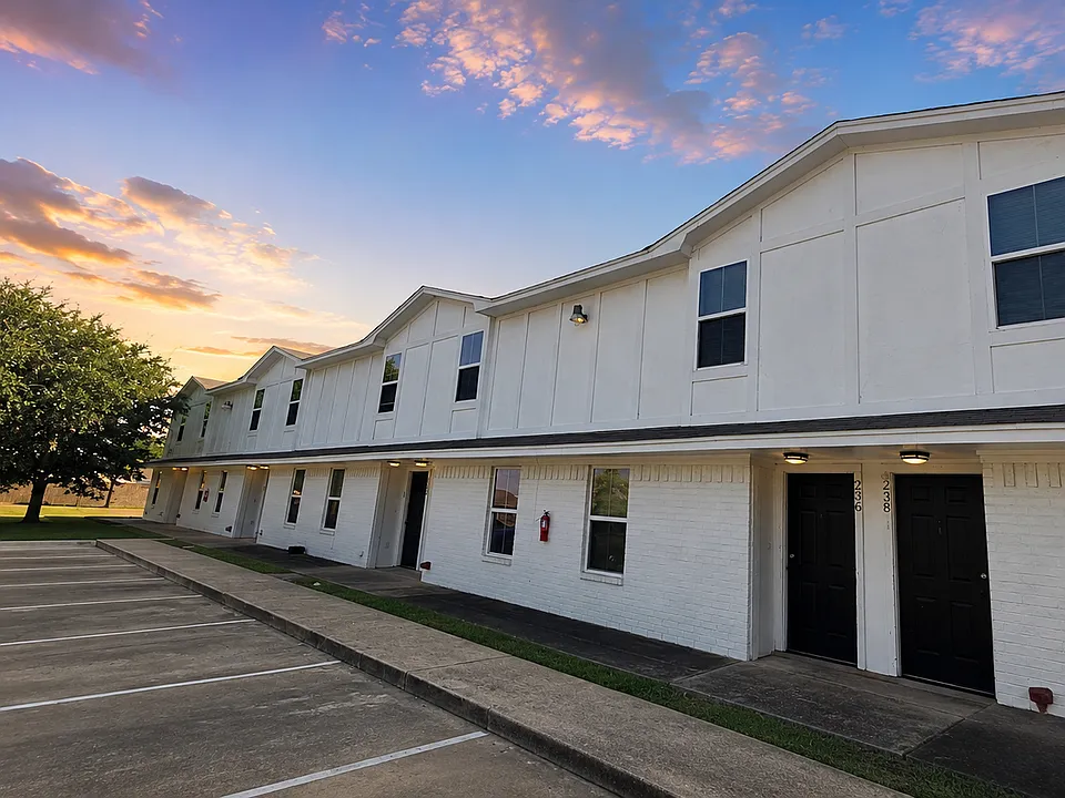 226 Zuni Dr