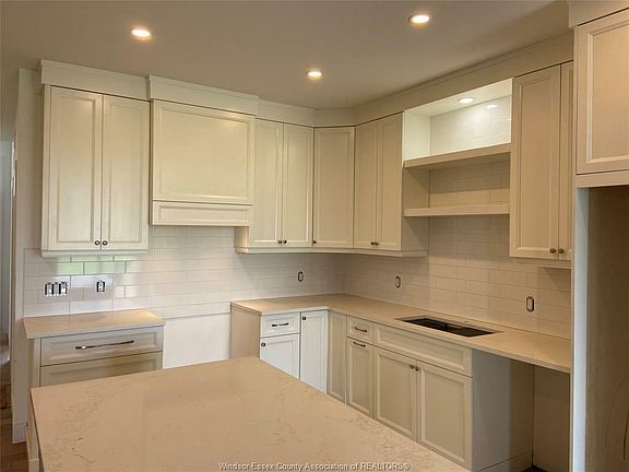 4th image of 13 Summerville Ave