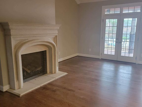 3rd image of 205 Crown Point