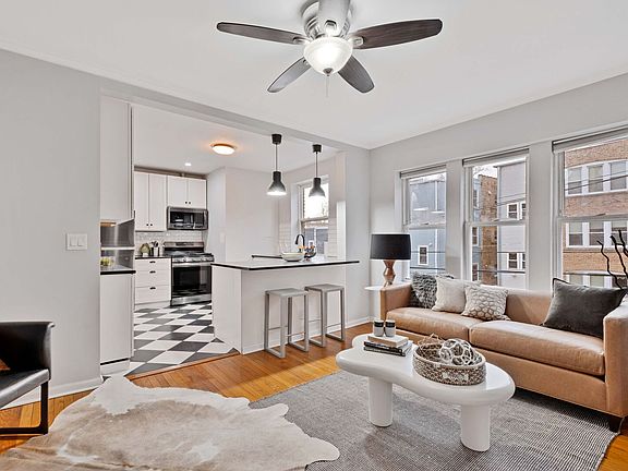 2nd image of 2311 W Ainslie St #2