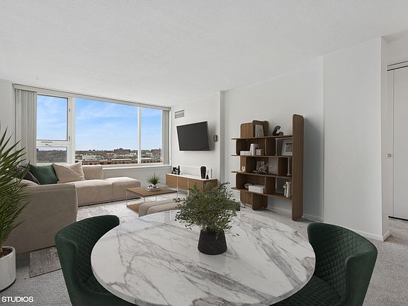 5th image of 2728 N Hampden Ct APT 1002