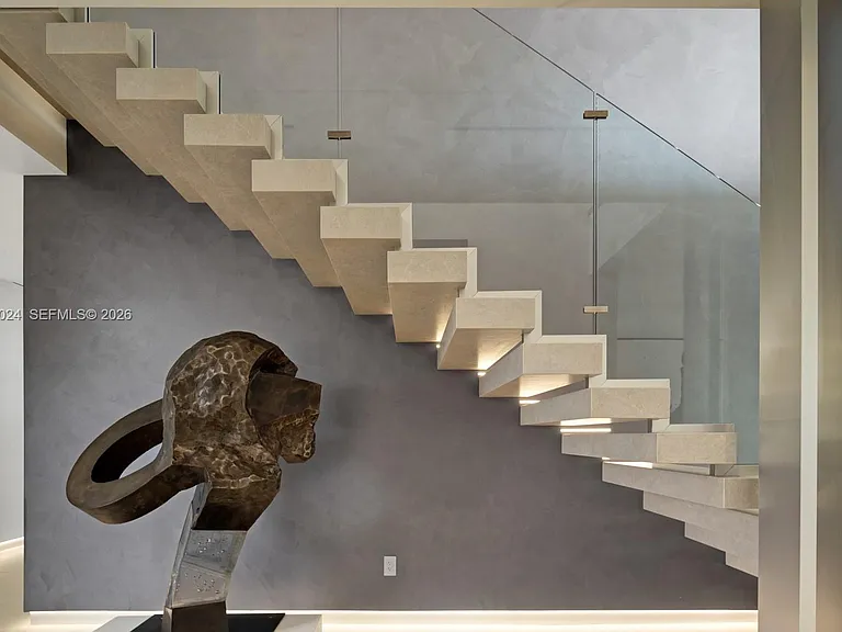 501 Palm Dr — Photo 50