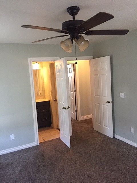 Bedroom/Bathroom