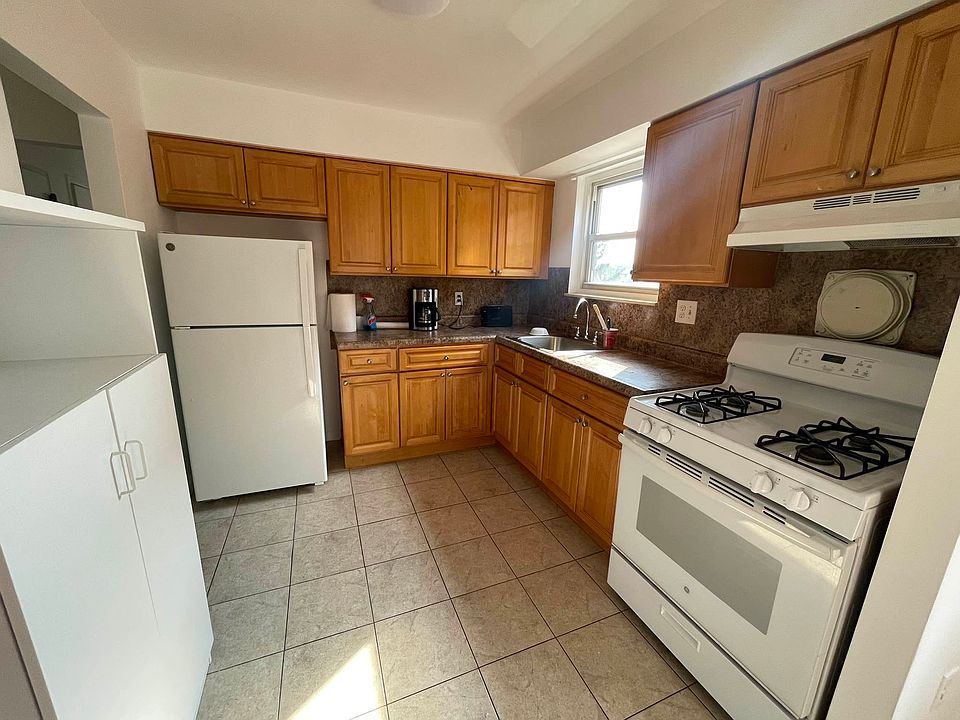 1st image of 3122 44th St #1