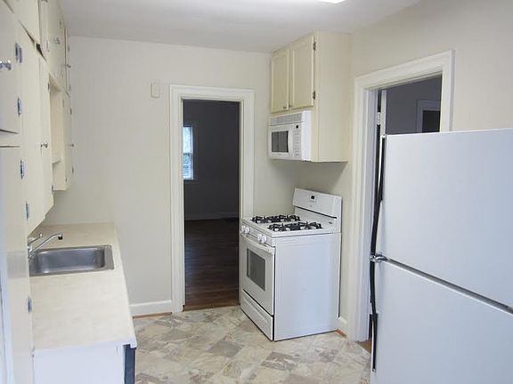 2nd image of 1814 Carolyn Dr APT 1