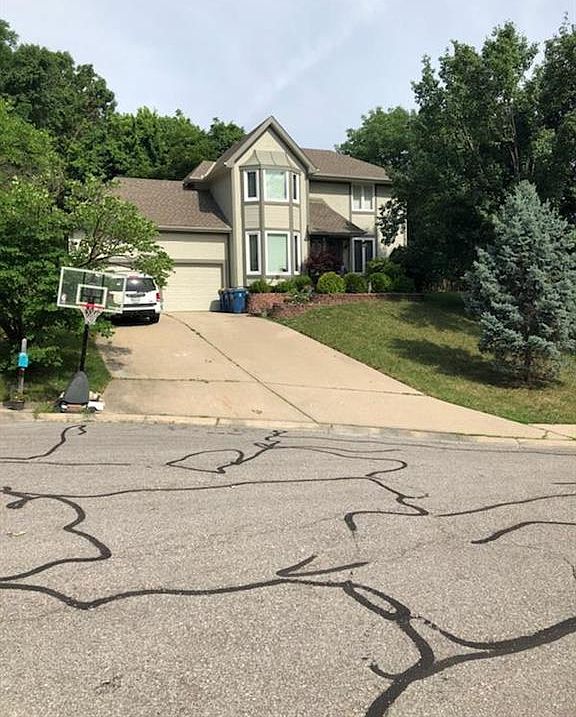2nd image of 1208 Bell Cir