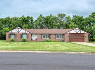 6300 Lake Dr, Grand Forks, ND 58201